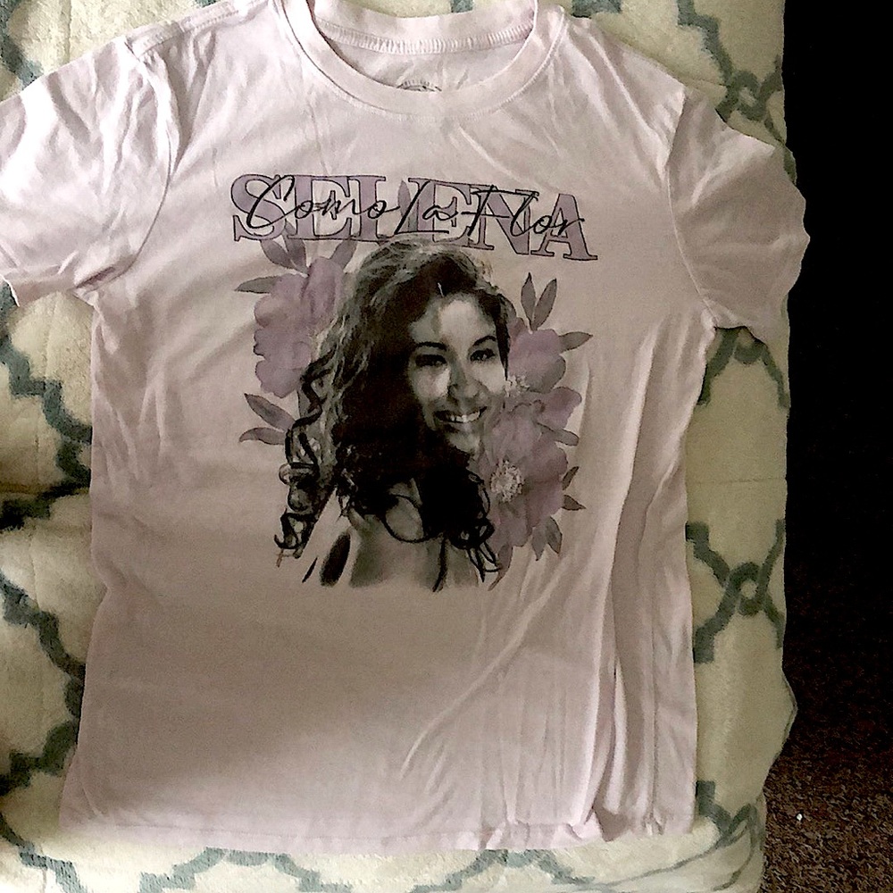 Light purple Tee SELENA como la flor